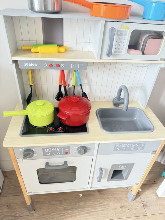 Детская деревянная кухня