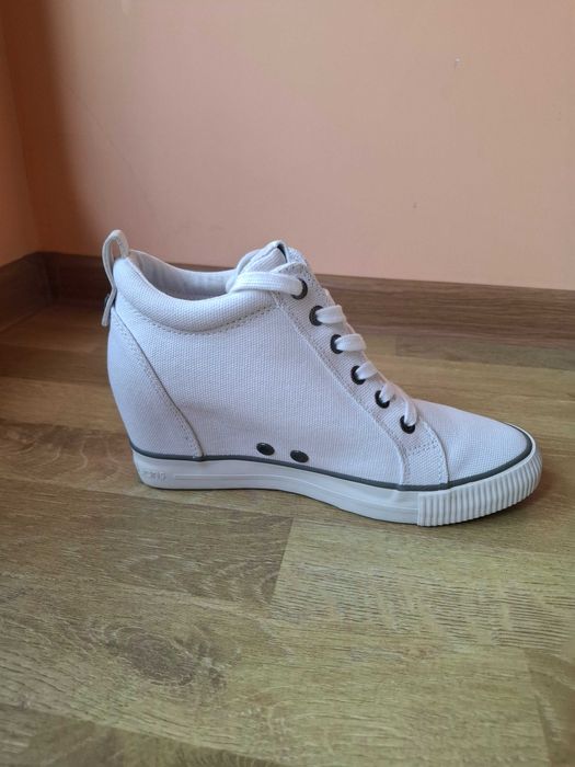 Calvin Klein кецове