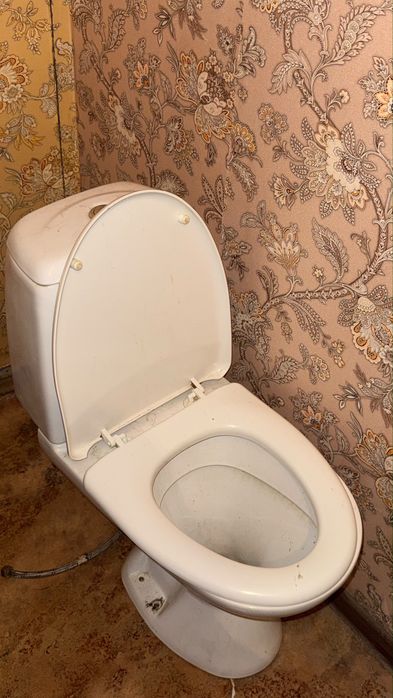 Продам унитаз белого цвета б/у