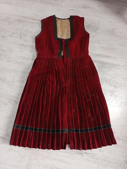 Продавам автентични носии и други неща от шопският край