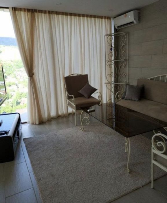 Продается Евро дом-Дача в Ходжикенте -8 соток земли с Бассейном