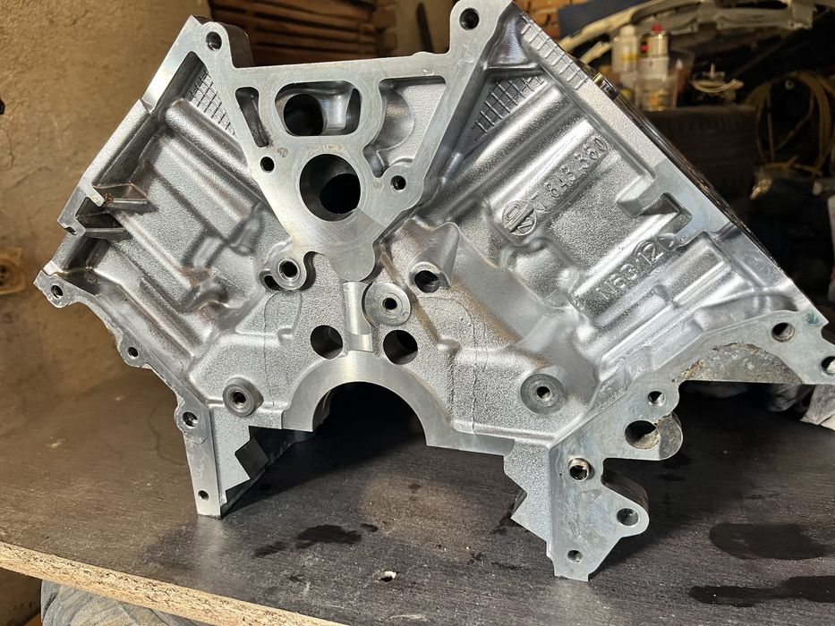 BMW N63B44B цилиндров блок 4.4 V8 BiTurbo