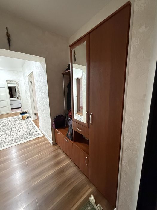 Шкаф в прихожую комнату