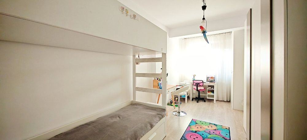 Te muti imediat! 3 camere, 2 bai, bucătărie închisă, Str Maica Tereza, direct proprietar