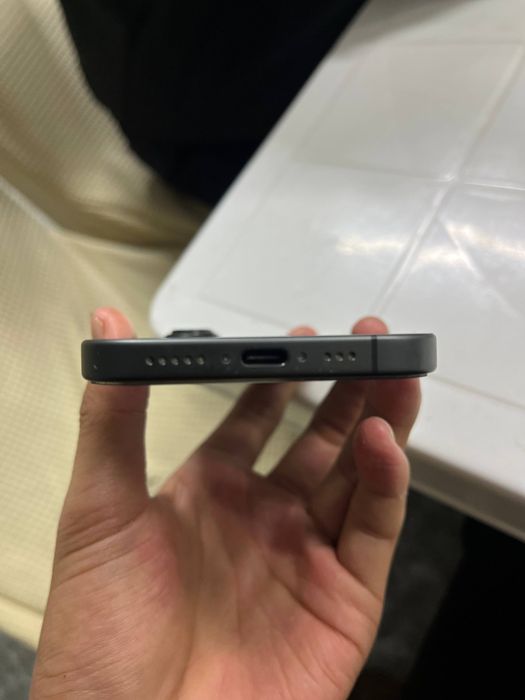 Iphone 17 черный