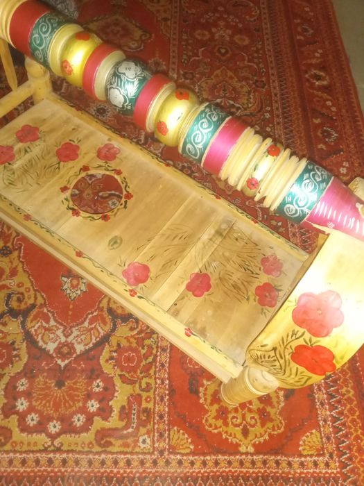 Бешик сотилади..