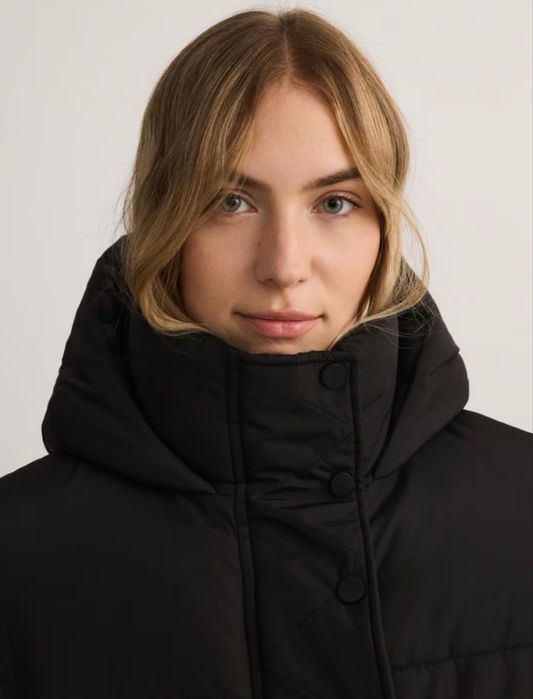 Черно късо зимно яке Reserved