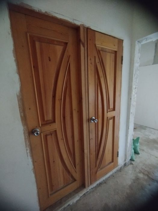 Продаю двери срочно, цену договоримся