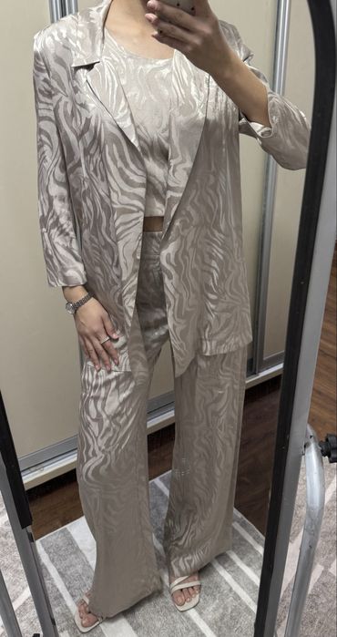 Платье золтистого цвета