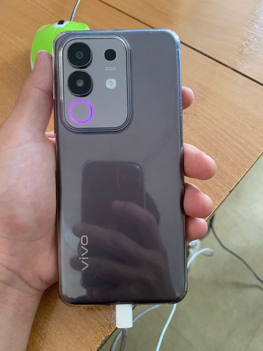 Продается vivo срочна новый