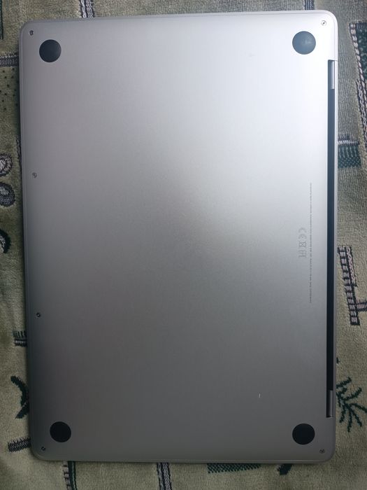 iPhone MacBook Pro