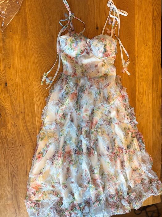 Уникална рокля с презрамки дантела тюл