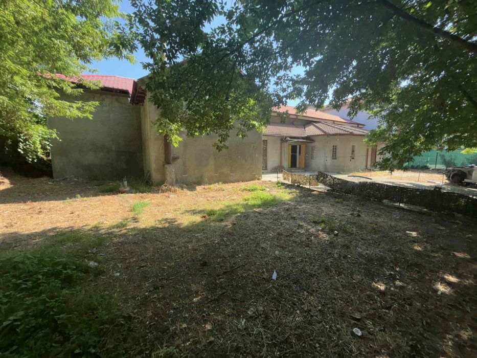 Vand Cladire intrare comuna breasta