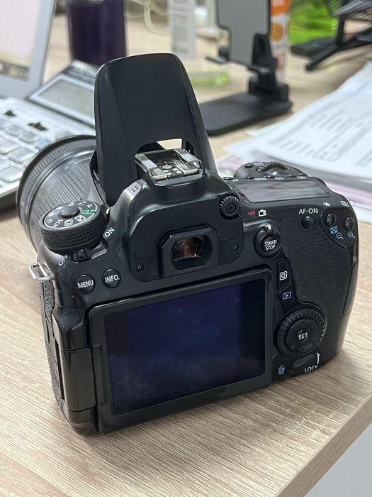 Продам Canon EOS 70D в хорошем состоянии!