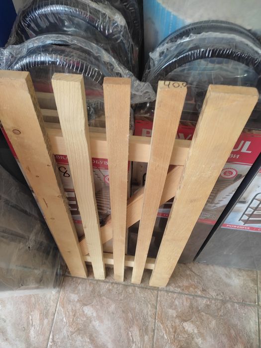 Деревянная полка на ванну