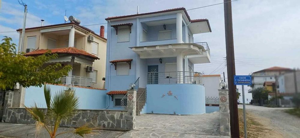 Продава се къща с обща площ 98 м2 и двор 144 м2 в Неа Врасна, Гърция