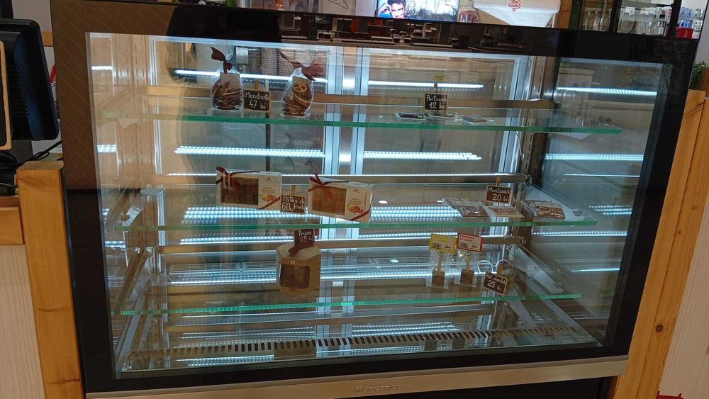 Vitrina profesionala cofetarie -20 / +20 - Tecfrigo KARINA (Italia)