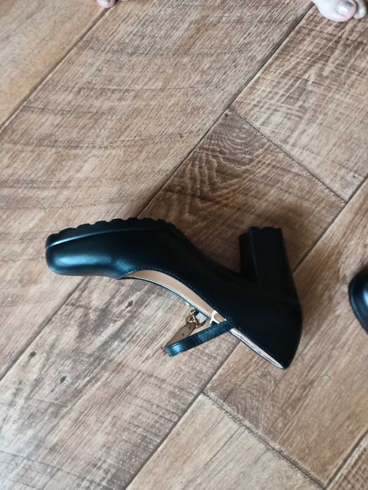 Продам туфли женские