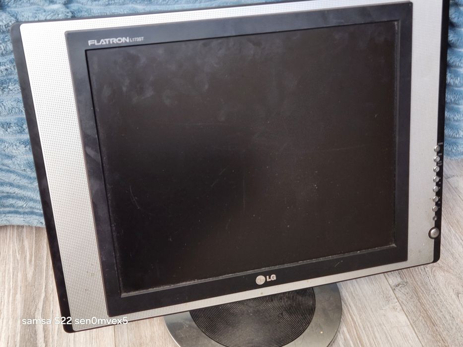 Продам моник старый