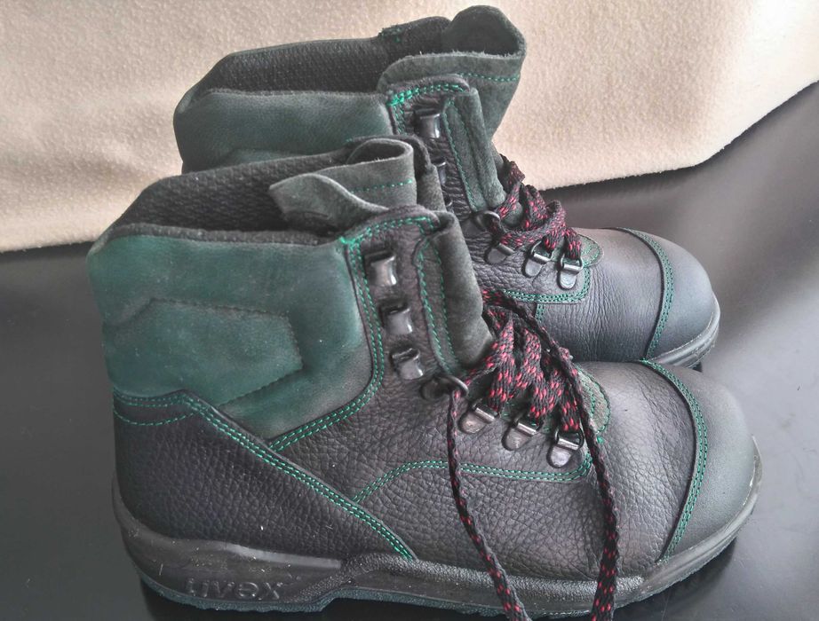 Работни обувки UVEX с метално бомбе, N-38