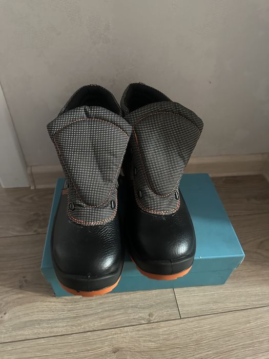 абсолютно новые ботинки