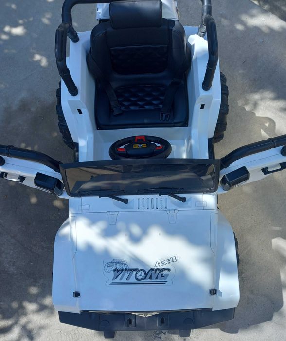 Детская машина на пульте