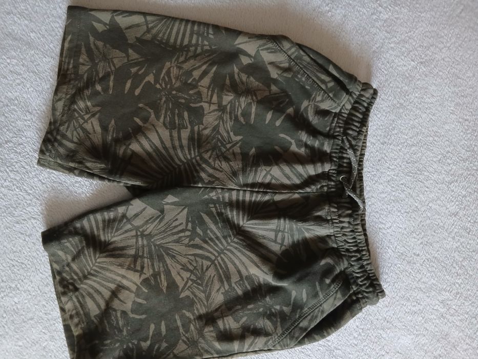 Vând șort ptr.băiat