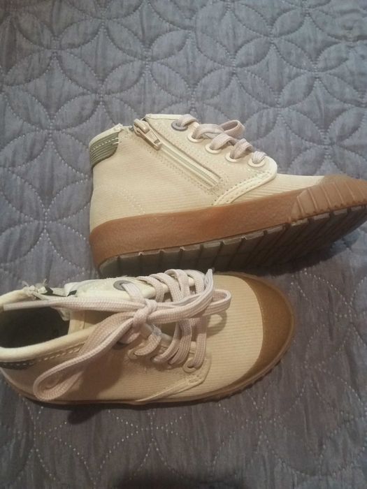 Чисто нови детски кецове Clarks!