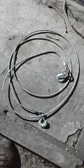 метално въже  4м  с 2 куки