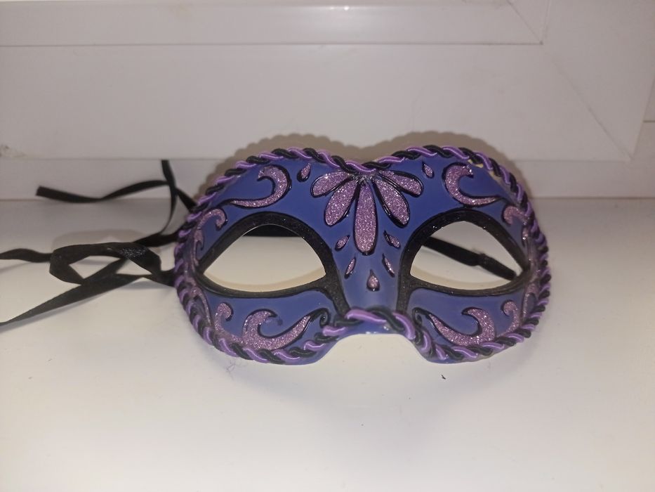 Продаются карнавальные маски