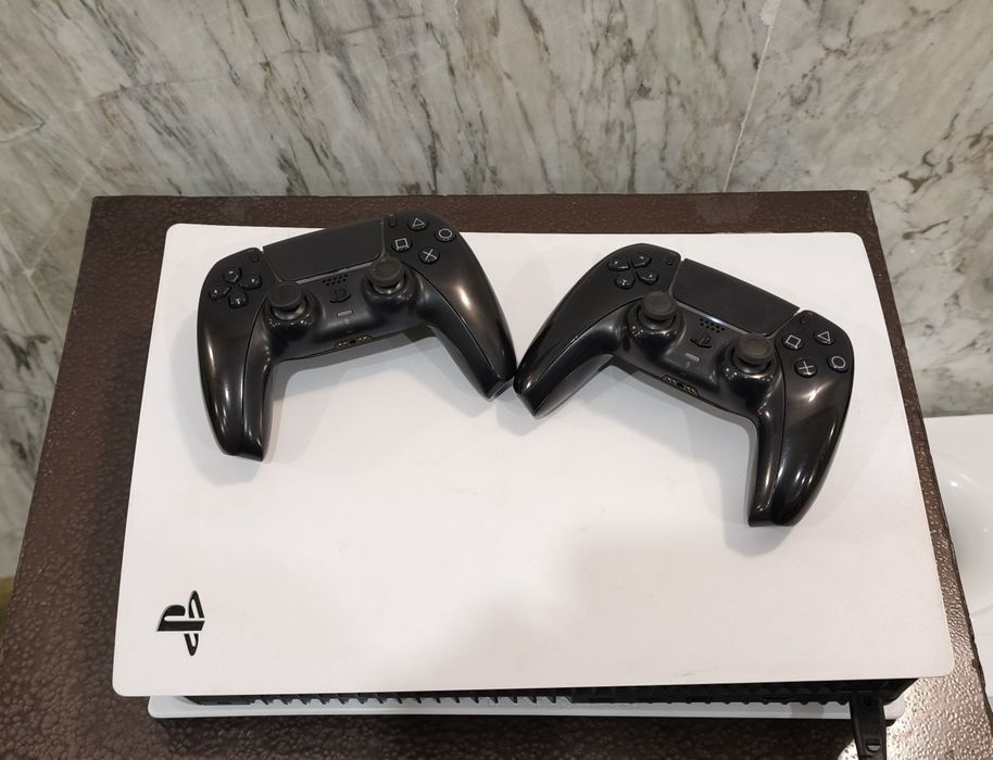 Ps5 825гб 2 геймпада