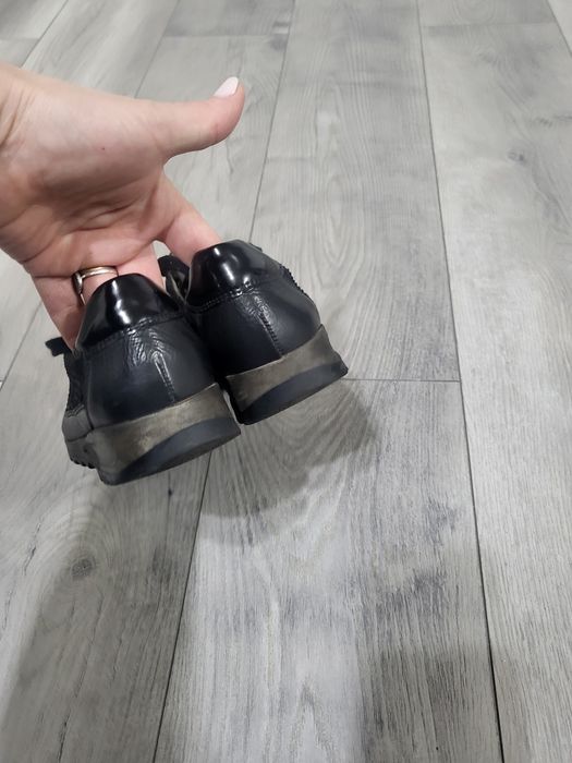 Vand adidasi ara shoes