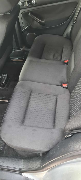 Vând golf 4 motor 1.4 benzina acte valabile mașina rulează ok