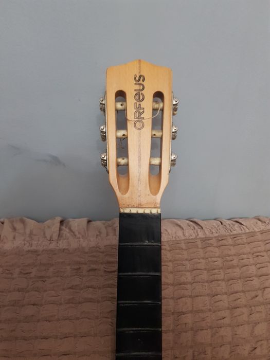 Продам акустическую гитару ORFEUS