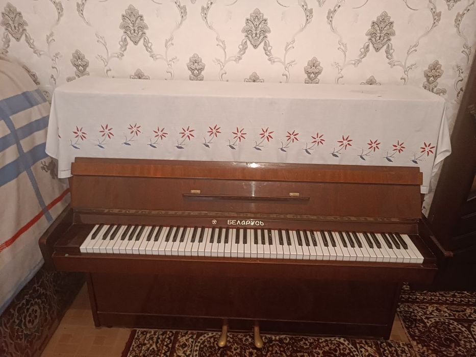 Pianino belarus yangidek turibdi