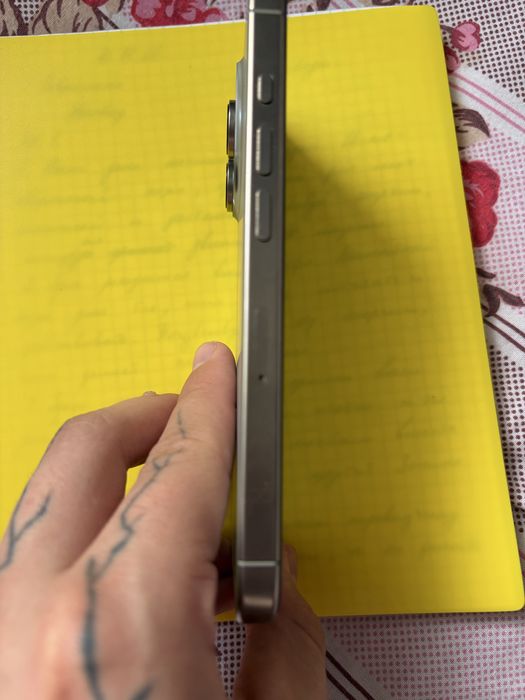 Продам IPhone 16 Pro