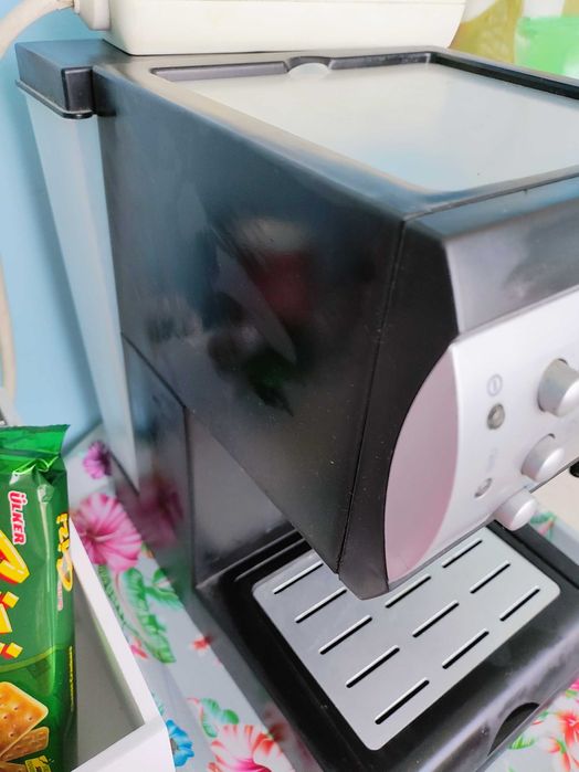 Кафе машина за еспресо,чай,мляко - работи без проблем