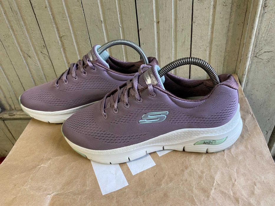 ''Skechers Arch Fit''оригинални маратонки 40 номер