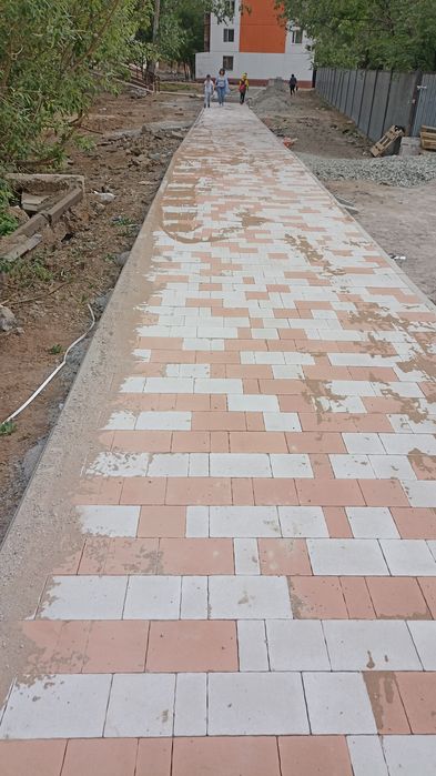 Укладка брусчатки, тротуарной плитки, установка поребриков и бордюров ...
