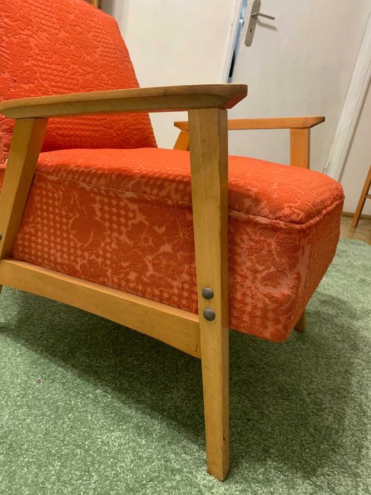 fotoliu tapitat rosu