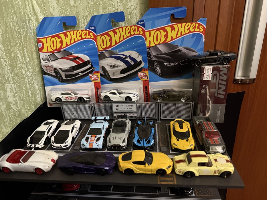 Hot wheels , matchbox , mini gt