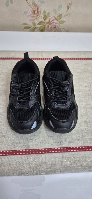 Adidasi Reserved marimea 29