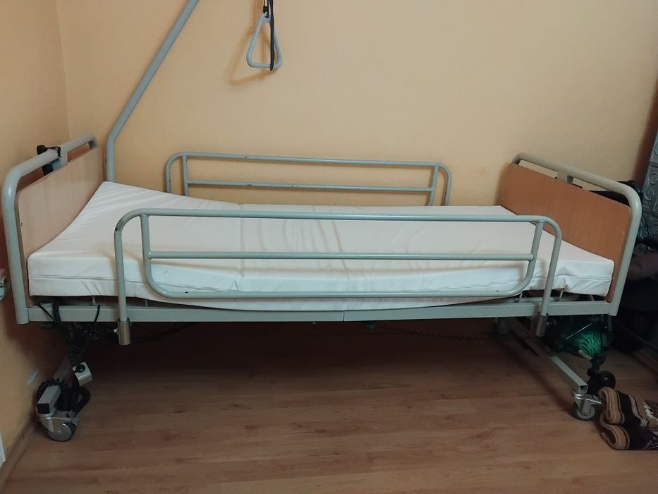 Pat pentru bolnavi cu telecomanda