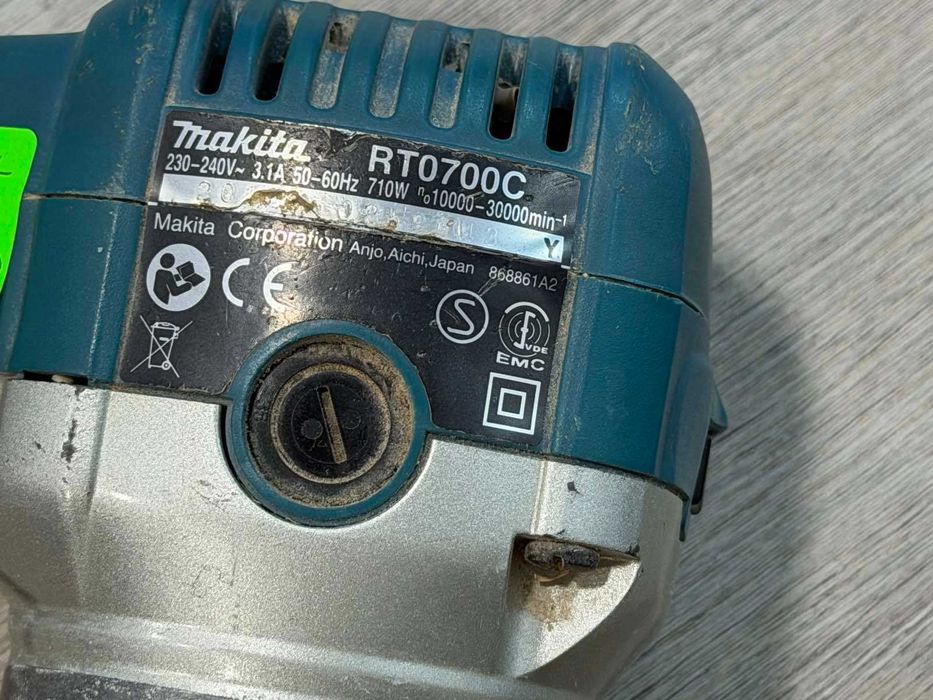 Makita RT0700C – Професионална оберфреза / ръчен рутер 710W