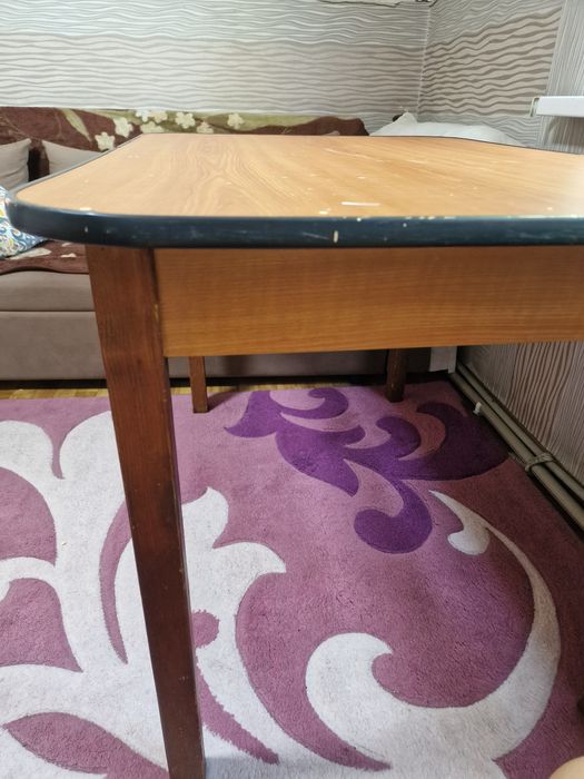 Стол. Ножки дерево