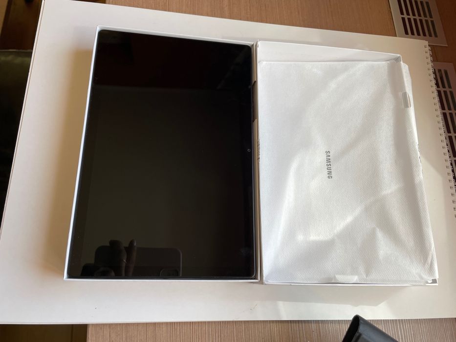 таблет SAMSUNG GALAXY TAB A8 нов, с включена кутия, калъф и клавиатура