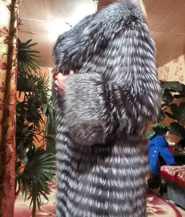 Продам шубу чернобурку  46р и норку 44р