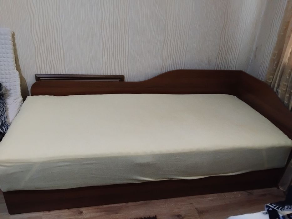 Единично легло с ракла