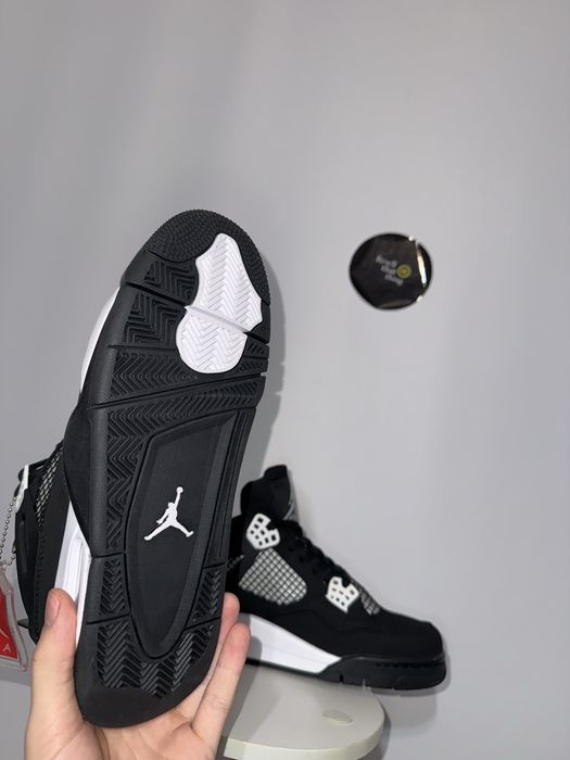 Adidasi Air Jordan 4 Alb-Negru 41,42,43,44 Premium