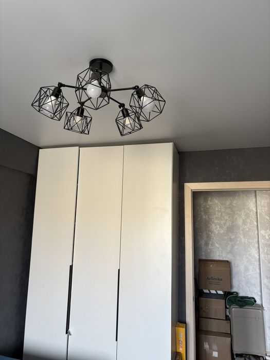 Продам люстру (почти новая)